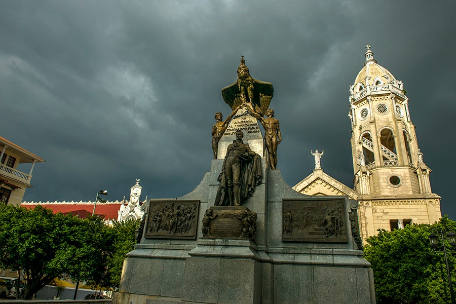 鸿誉巴拿马移民政策详解：条件、费用及申请步骤